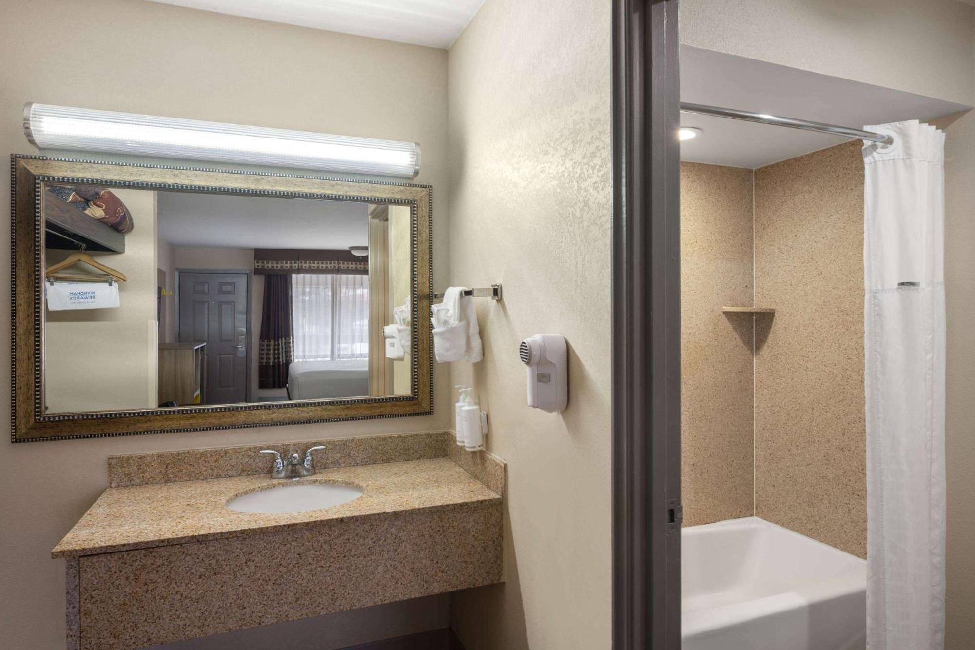 Days Inn By Wyndham Klamath Falls Esterno foto